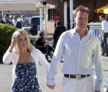 Geri Halliwell, venue avec son chéri Henry, joue aux courses, à Newbury, samedi 17 avril.