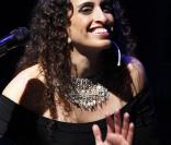 La chanteuse Noa accueillait, il y a quelques semaines, une petite fille prénommée Yum.