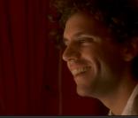 Mika en interview dans sa maison !