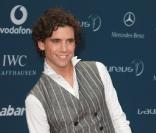 Mika en concert live... dans une maison : il reprend Grace Kelly... en français !