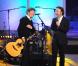 Alain Souchon et Stéphane Bern pour les 10 ans de l'émission Les Fous du Roi (3 mai 2010, Maison de la radio -Paris)