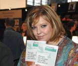 Laurence Boccolini présente 'Puisque les cigognes ont perdu mon adresse' au Salon du livre