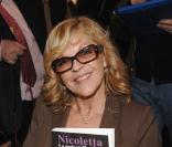 Nicoletta présente son livre 'La Maison d'en face' au Salon du livre