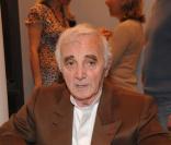 Charles Aznavour dédicace 'Mon père ce géant' au Salon du livre
