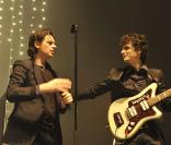 Benjamin Biolay et Adrien des BB Brunes en duo à l'Olympia en février 2010 