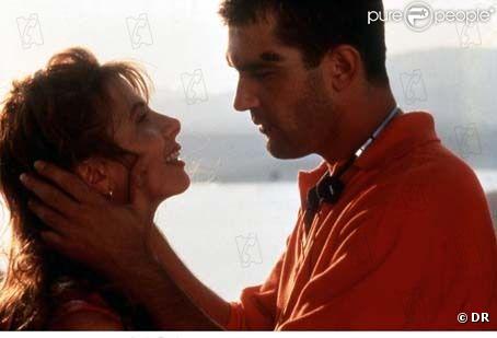 Victoria Abril et Antonio Banderas dans  Attache moi . 