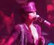 Kelly Rowland, accompagnée par David Guetta, présentait fin avril au Mansion de Miami son nouveau single : Commander