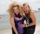 Velvet d'Amour et Christophe Guillarmé, candidats de la  Ferme Célébrités en Afrique , sur  une plage cannoise, le 14 mai 2010.