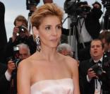 Clotilde Courau sur le tapis rouge du Festival de Cannes, avant la projection de You Will Meet A Tall Dark Stranger, de Woody Allen, le 15 mai 2010