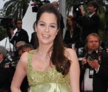 Anouchka Delon sur le tapis rouge du Festival de Cannes, avant la projection de You Will Meet A Tall Dark Stranger, de Woody Allen, le 15 mai 2010