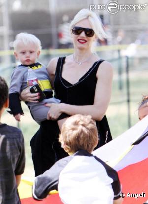 Gwen Stefani et ses enfants lors d'un goûter d'anniversaire dans un parc à Los Angeles.