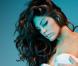 Kelly Brook devient une mariée sexy en sous-vêtements...