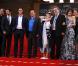 Stephen Frears avec Tamsin Greig, Dominic Cooper et Luke Evans lors du tapis rouge du film Tamara Drewe présenté au festival de Cannes le 18 mai 2010