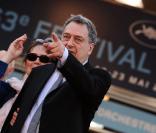 Stephen Frears lors du tapis rouge du film Tamara Drewe présenté au festival de Cannes le 18 mai 2010