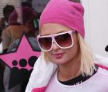 Paris Hilton fait la pub de ses marques