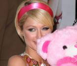 Paris Hilton fait la pub de ses marques