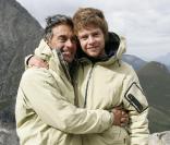 Gérard Holtz et son fils Antoine en 2005 lors de leur ascension du Mont-Blanc, réussie ! 