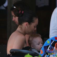 Lilly Kerssenberg et le petit Amadeus en vacances à Miami, mai 2010