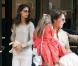 Tom Cruise et Katie Holmes sortent d'un spectacle, à Broadway. Suri Cruise est à leurs côtés, et porte ses chaussures à talons ! Mai 2010