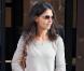 Tom Cruise et Katie Holmes sortent d'un spectacle, à Broadway. Suri Cruise est à leurs côtés, et porte ses chaussures à talons ! Mai 2010