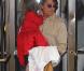 Tom Cruise et Katie Holmes sortent d'un spectacle, à Broadway. Suri Cruise est à leurs côtés, et porte ses chaussures à talons ! Mai 2010