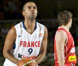 Tony Parker a eu gain de cause : la voisine, qui l'accusait d'avoir utilisé des images lui appartenant pour des reportages à son sujet, a été déboutée, vendredi 4 juin, par le Tribunal de grande instance de Paris.