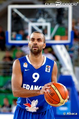 Tony Parker a eu gain de cause : la voisine, qui l'accusait d'avoir utilisé des images lui appartenant pour des reportages à son sujet, a été déboutée, vendredi 4 juin, par le Tribunal de grande instance de Paris.