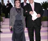 Régine est arrivé au bras de Bernard Lambert, directeur général de la SBM, pour fêter les 40 ans du Jimmy'z et ses deux fois 40 ans ! Le 4 juin 2010, à Monte-Carlo.