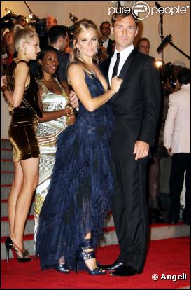 Jude Law et Sienna Miller amoureux