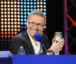 Laurent Ruquier anime  On n'est pas couché  chaque samedi soir sur France 2, en seconde partie de soirée.