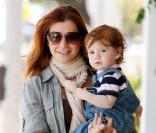 Mardi 15 juin, Alyson Hannigan se promène dans les rues de Los Angeles avec sa petite Satyana, âgée de 15 mois.