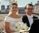 Samedi 19 juin 2010, la princesse héritière Victoria de Suède et le roturier Daniel Westling se sont mariés. Après une cérémonie émouvante en la cathédrale Storkyrkan, à Stockholm, leur cortège a traversé la ville jusqu'au palais royal.