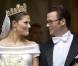Samedi 19 juin 2010, la princesse héritière Victoria de Suède et le roturier Daniel Westling se sont mariés. Après une cérémonie émouvante en la cathédrale Storkyrkan, à Stockholm, leur cortège a traversé la ville jusqu'au palais royal.