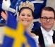 Samedi 19 juin 2010, la princesse héritière Victoria de Suède et le roturier Daniel Westling se sont mariés. Après une cérémonie émouvante en la cathédrale Storkyrkan, à Stockholm, leur cortège a traversé la ville jusqu'au palais royal.