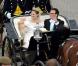 Samedi 19 juin 2010, la princesse héritière Victoria de Suède et le roturier Daniel Westling se sont mariés. Après une cérémonie émouvante en la cathédrale Storkyrkan, à Stockholm, leur cortège a traversé la ville jusqu'au palais royal.