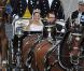 Samedi 19 juin 2010, la princesse héritière Victoria de Suède et le roturier Daniel Westling se sont mariés. Après une cérémonie émouvante en la cathédrale Storkyrkan, à Stockholm, leur cortège a traversé la ville jusqu'au palais royal.