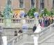 Samedi 19 juin 2010, la princesse héritière Victoria de Suède et le roturier Daniel Westling se sont mariés. Après une cérémonie émouvante en la cathédrale Storkyrkan, à Stockholm, leur cortège a traversé la ville jusqu'au palais royal.