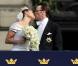 Samedi 19 juin 2010, la princesse héritière Victoria de Suède et le roturier Daniel Westling se sont mariés. Après une cérémonie émouvante en la cathédrale Storkyrkan, à Stockholm, leur cortège a traversé la ville jusqu'au palais royal.