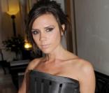 Victoria Beckham se rend au dîner organisé par la créatrice Diane Von Furstenberg à Claridges à Londres le 23 juin 2010