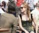Emma Watson au côté de son nouveau boyfriend George Craig lors du Festival de Glastonbury en Angleterre le 25 juin 2010 