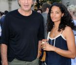 Elie Chouraqui et sa petite amie à l'occasion du cocktail donné pour la Fête du Cinéma, à l'Ecole Nationale des Beaux-Arts, à Paris, le 30 juin 2010.