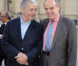 Costa-Gavras et Frédéric Mitterrand à l'occasion du cocktail donné pour la Fête du Cinéma, à l'Ecole Nationale des Beaux-Arts, à Paris, le 30 juin 2010.