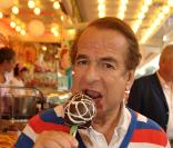 Inauguration de La Fête des Loges à Saint-Germain-en -Laye : Hugues Aufray
