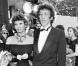 Raquel Welch arrive à la soirée des Oscars en 1982, avec son 3ème mari, André Weinfeld 