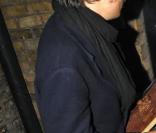 24-03-08 : Pete Doherty arrive chez Amy Winehouse