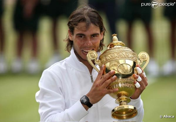 Rafael Nadal s'impose en finale de Wimbledon, face à Thomas Berdych, à Londres, le 4 juillet 2010.