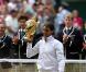 Rafael Nadal s'impose en finale de Wimbledon, face à Thomas Berdych, à Londres, le 4 juillet 2010.