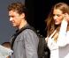 Shia LaBeouf et Rosie Huntington-Whiteley sur le tournage de Transformers 3 , de Michael Bay, à Los Angeles, le 17 juin 2010.
