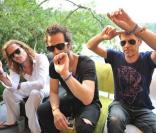 Les artistes et personnalités, à l'instar de Ghinzu, continuent à se mobiliser pour la libération d'Hervé Ghesquière et Stéphane Taponier, enlevés en Afghanistan en décembre 2009