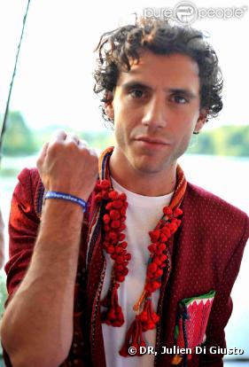 Les artistes et personnalités, à l'instar de Mika, continuent à se mobiliser pour la libération d'Hervé Ghesquière et Stéphane Taponier, enlevés en Afghanistan en décembre 2009
